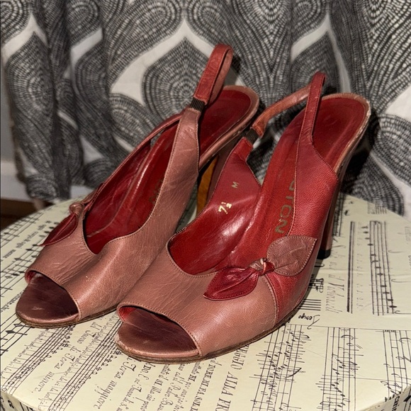 Halston Shoes - Halston Vintage 70’s Leather Peep Toe Slingbacks SZ 7.5